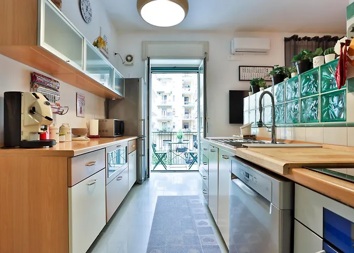 Guesthost - Happy House 200m From The 萨莱诺